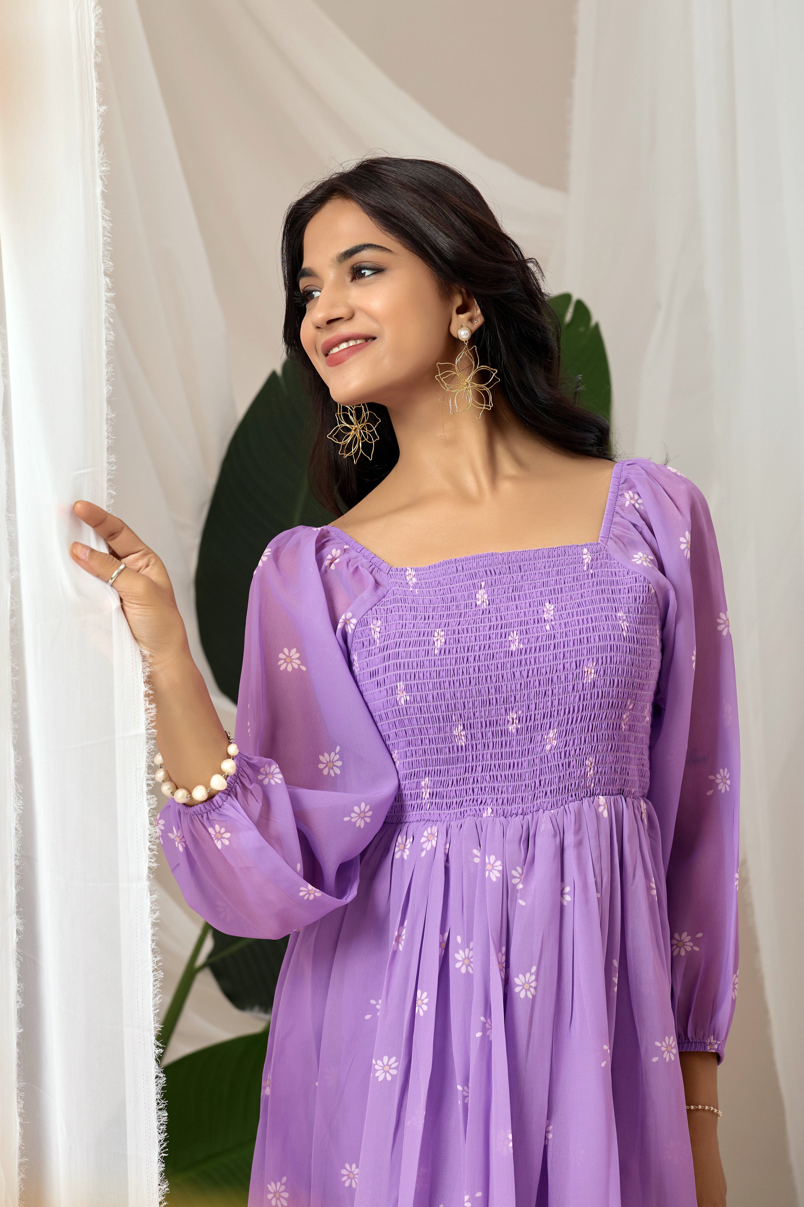 Women’s Lavender Puff Sleeve Flowy Dress.