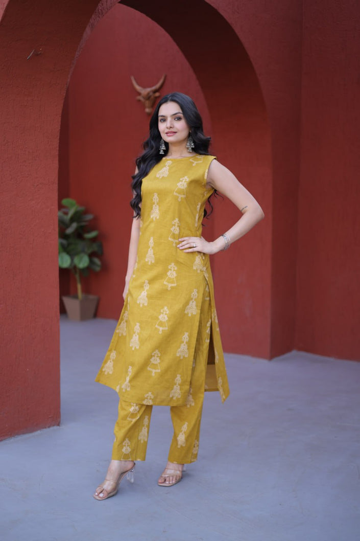 Sleeveless Printed Kurta Pant Set.
