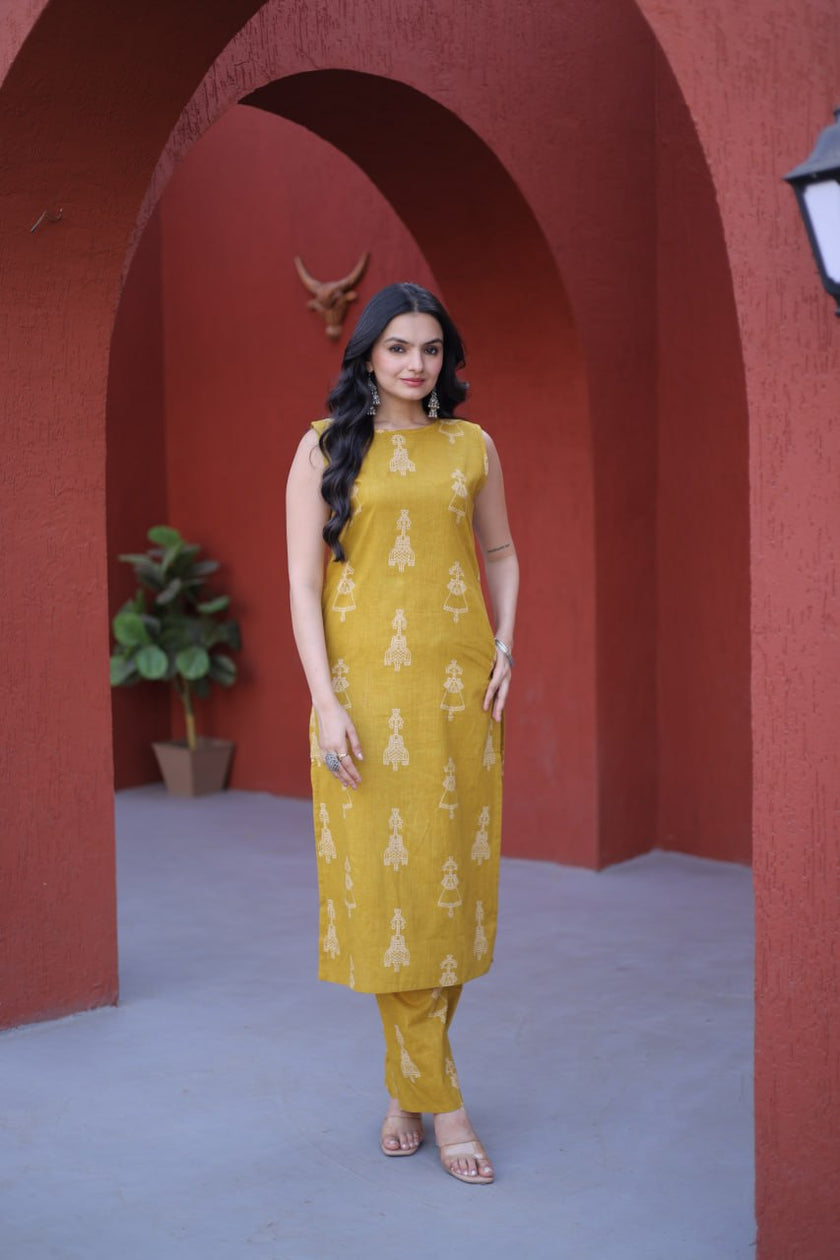 Sleeveless Printed Kurta Pant Set.