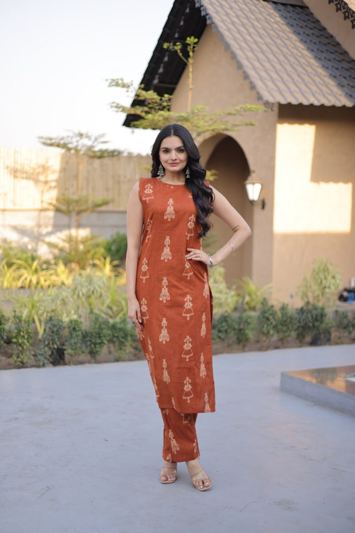 Sleeveless Printed Kurta Pant Set.