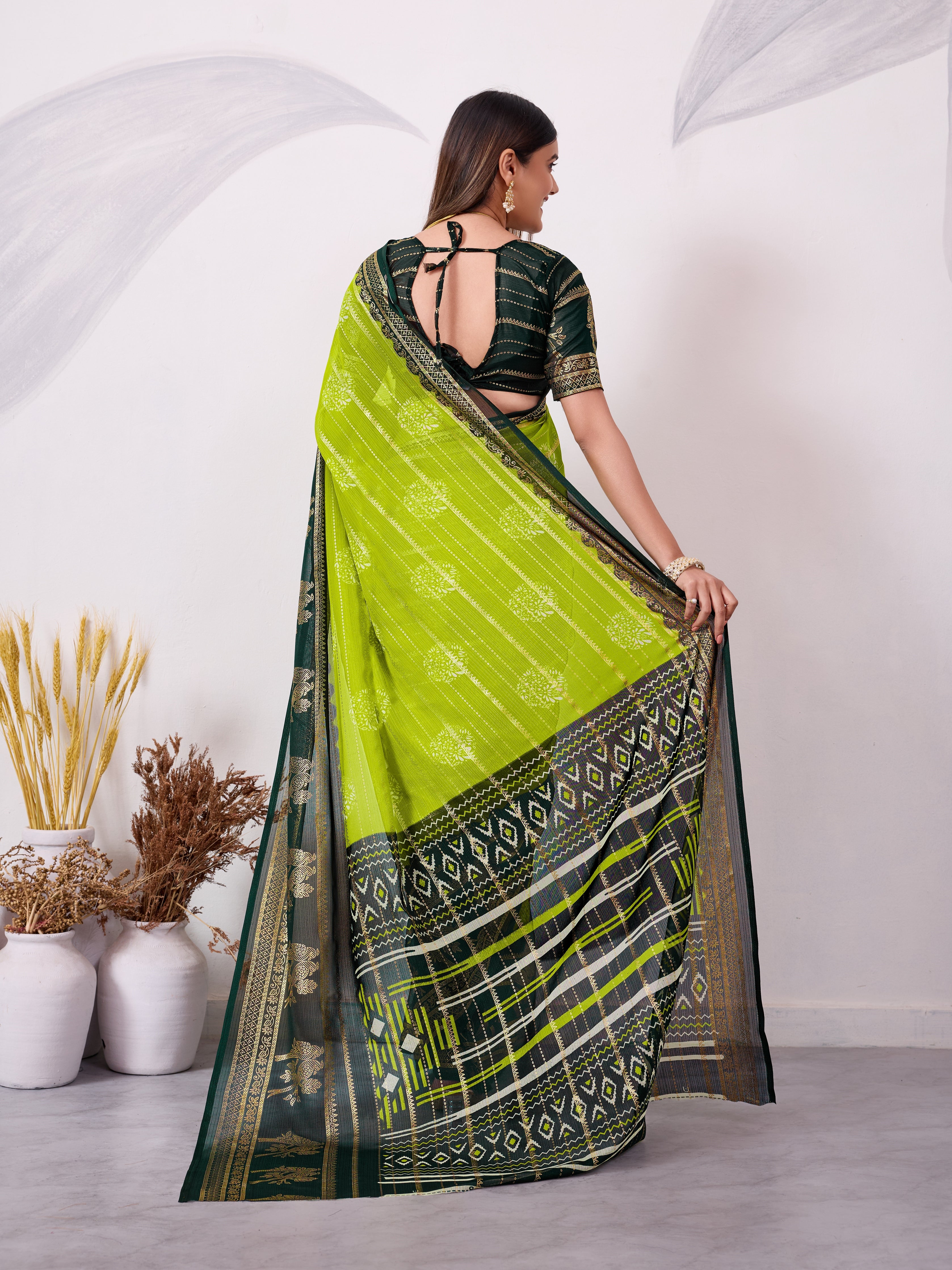 Elegant Printed Saree with Contrast Magenta Pallu