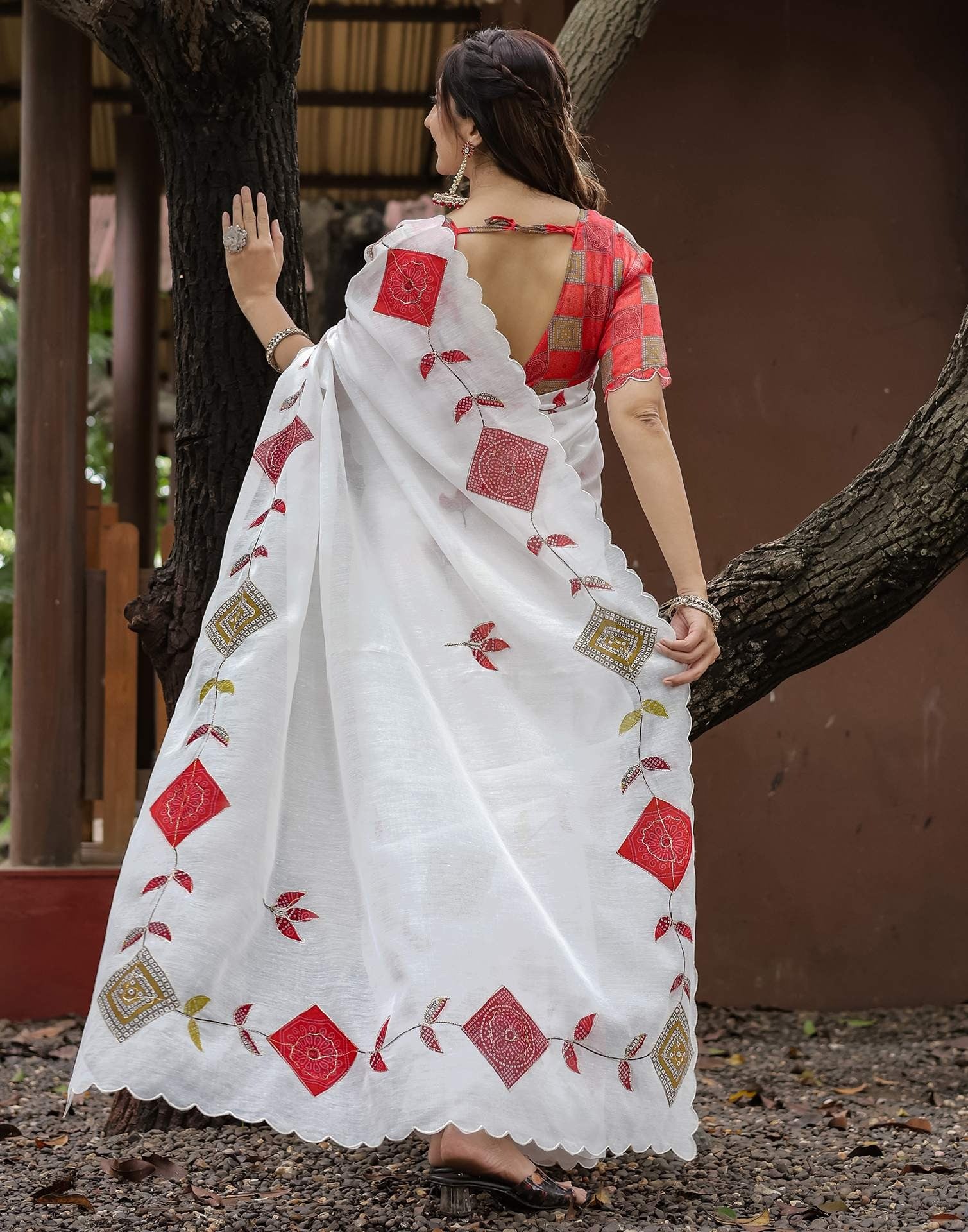 Designer Chiffon Saree with All-Over Print.