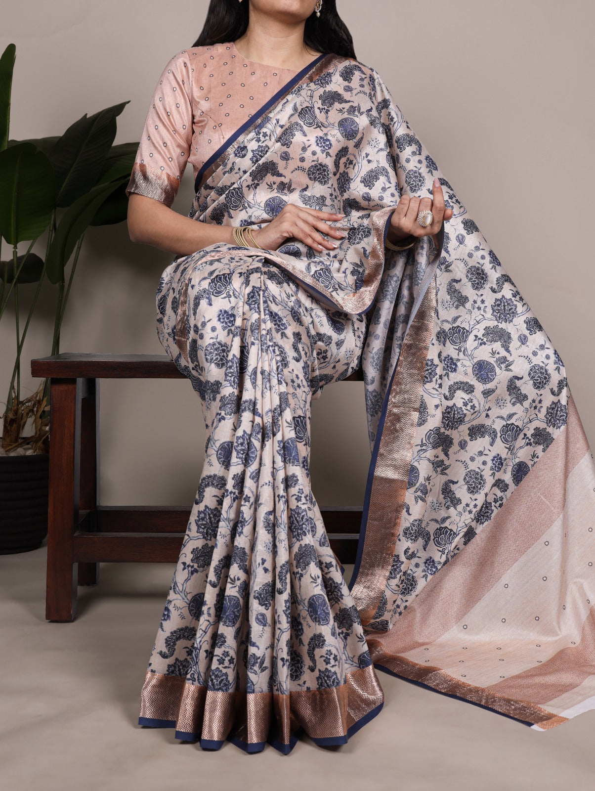 Designer Floral Woven Saree with Classic Border & Pallu.