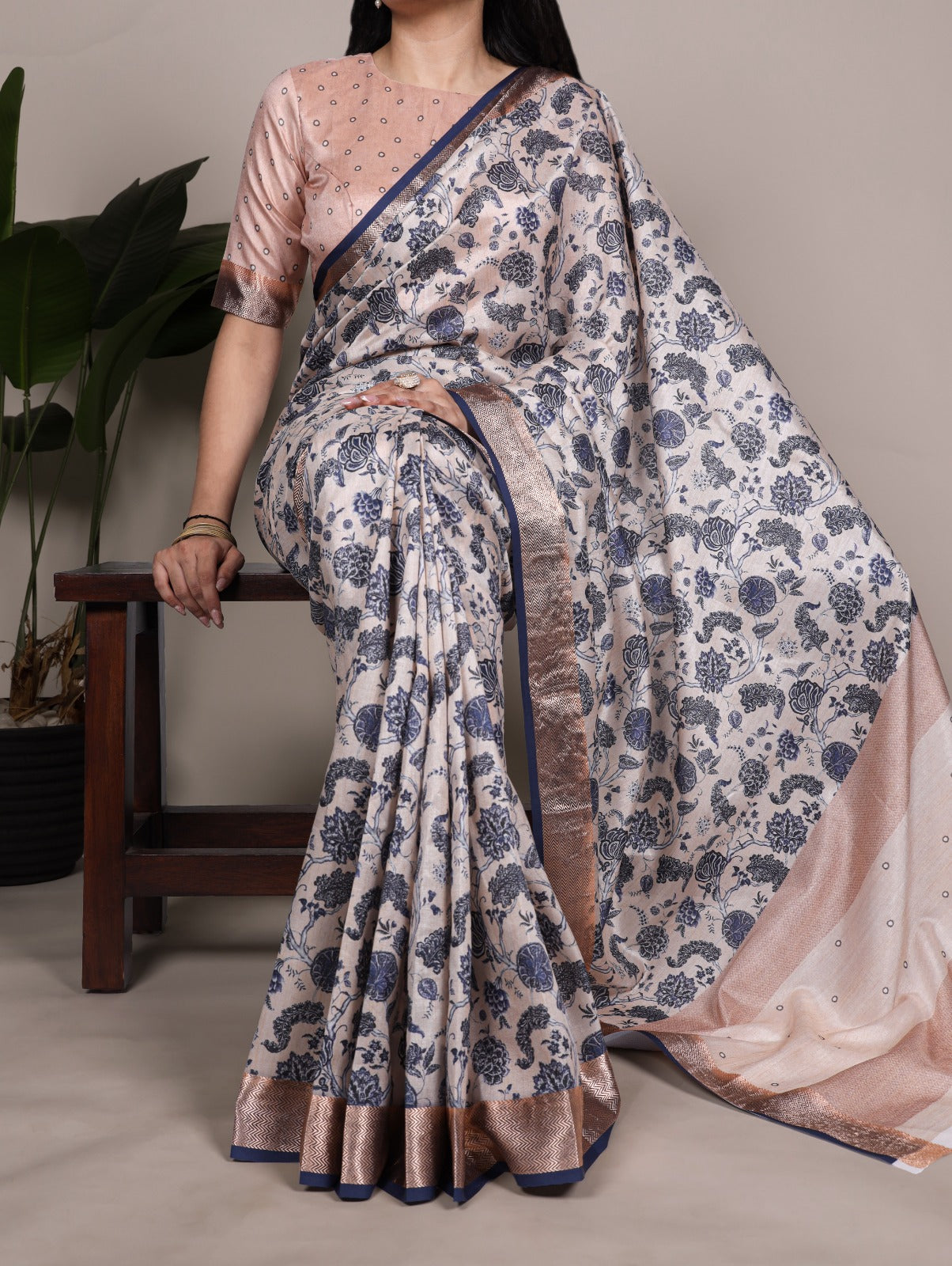 Designer Floral Woven Saree with Classic Border & Pallu.