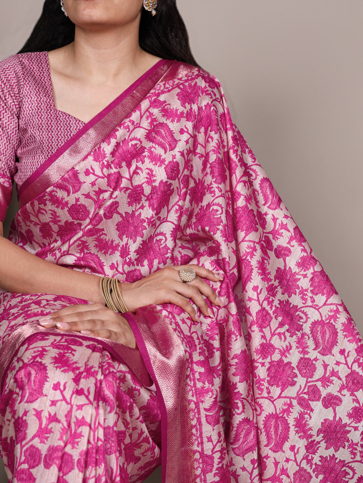 Designer Floral Woven Saree with Classic Border & Pallu.