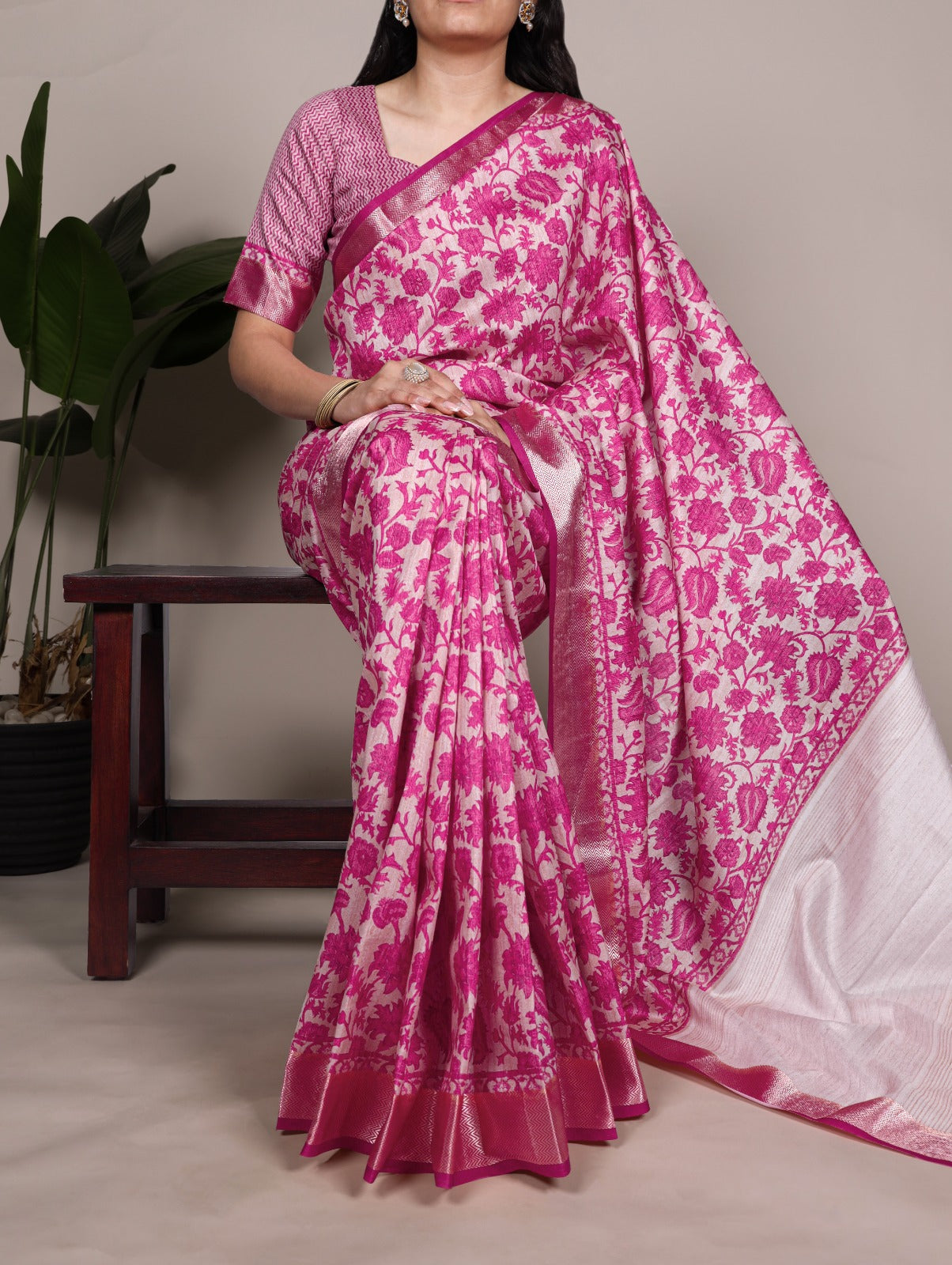 Designer Floral Woven Saree with Classic Border & Pallu.