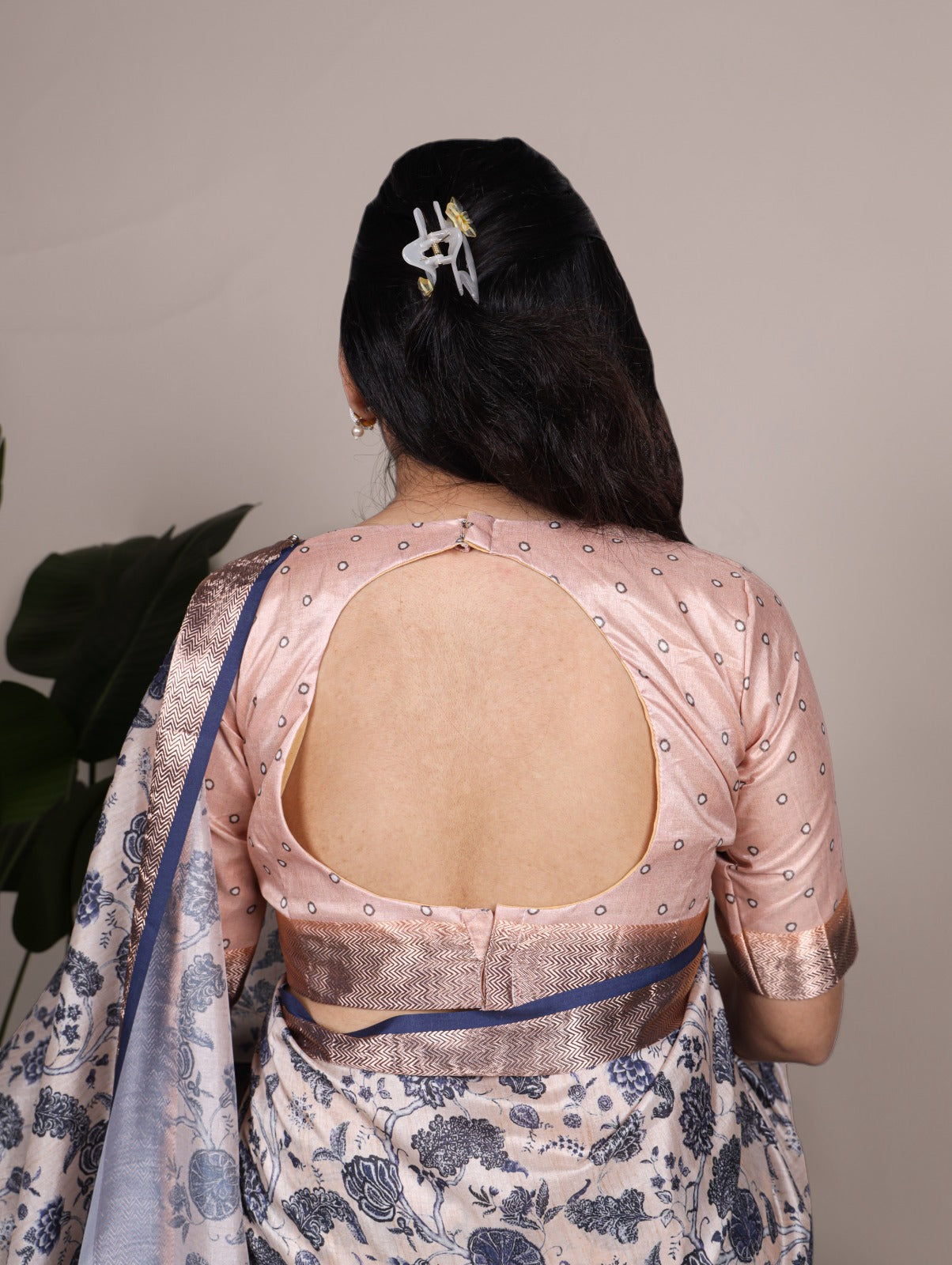 Designer Floral Woven Saree with Classic Border & Pallu.