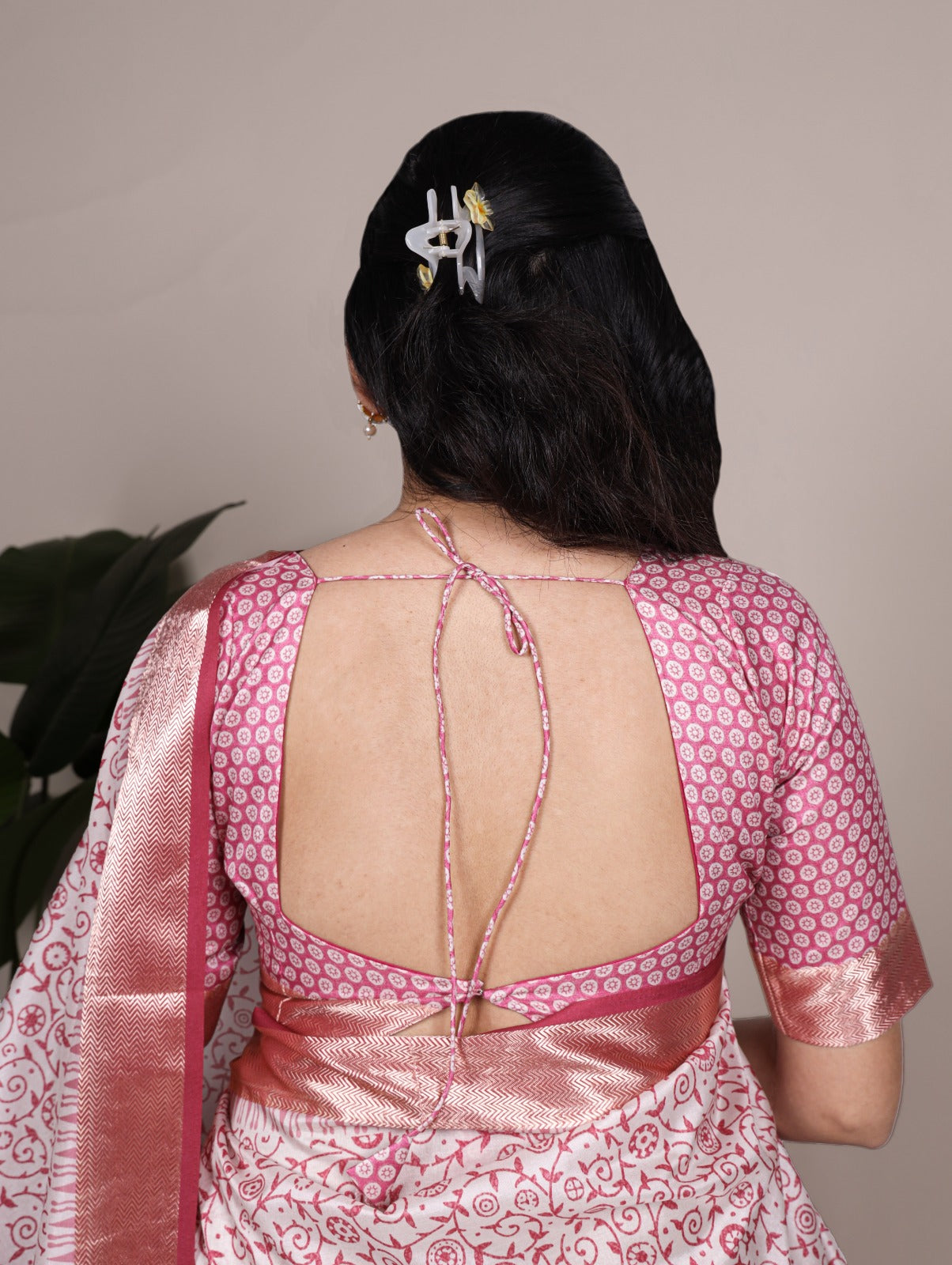 Designer Floral Woven Saree with Classic Border & Pallu.