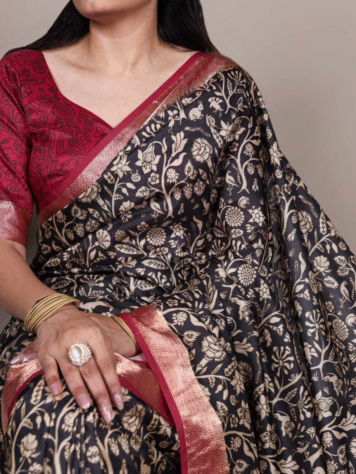 Designer Floral Woven Saree with Classic Border & Pallu.