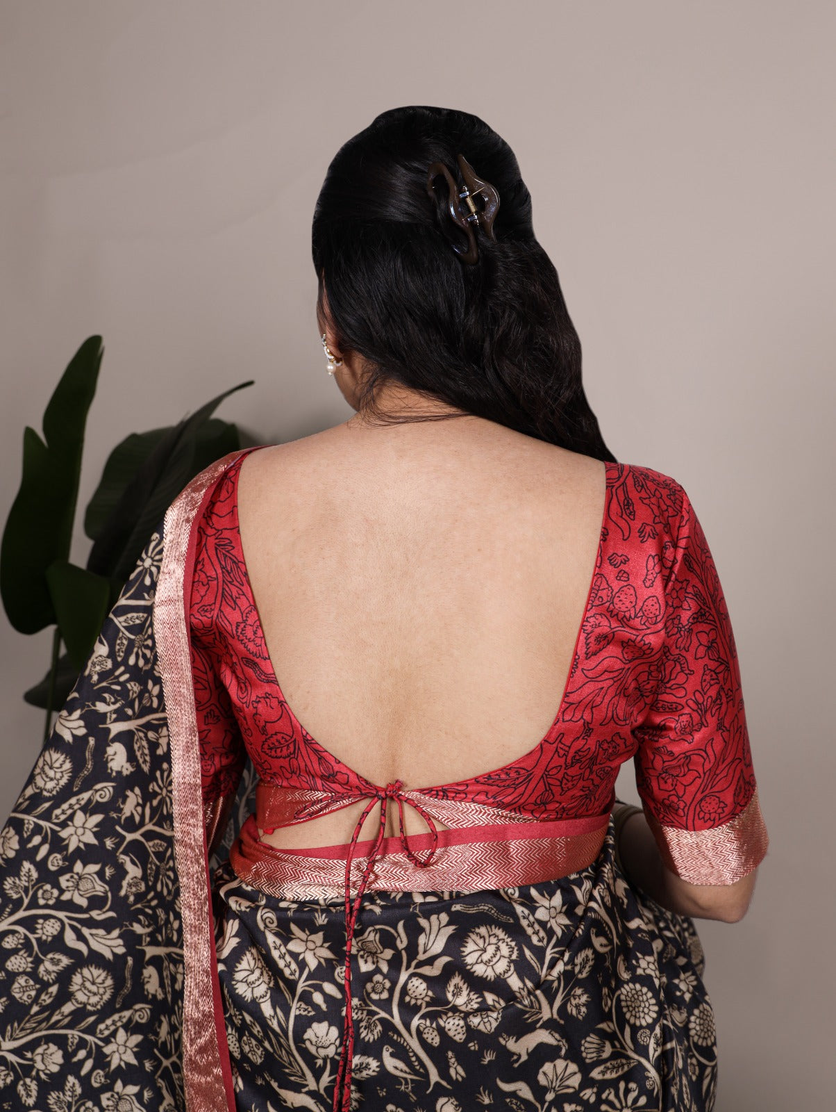 Designer Floral Woven Saree with Classic Border & Pallu.