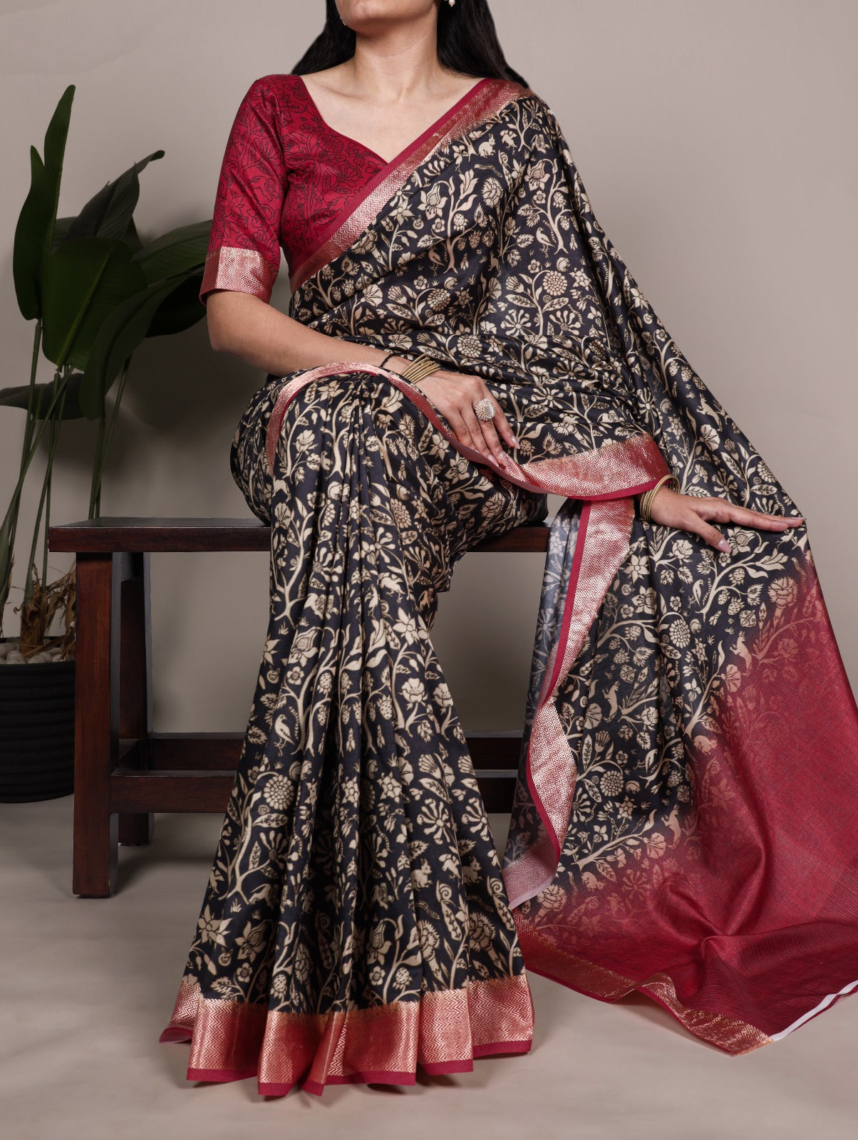 Designer Floral Woven Saree with Classic Border & Pallu.