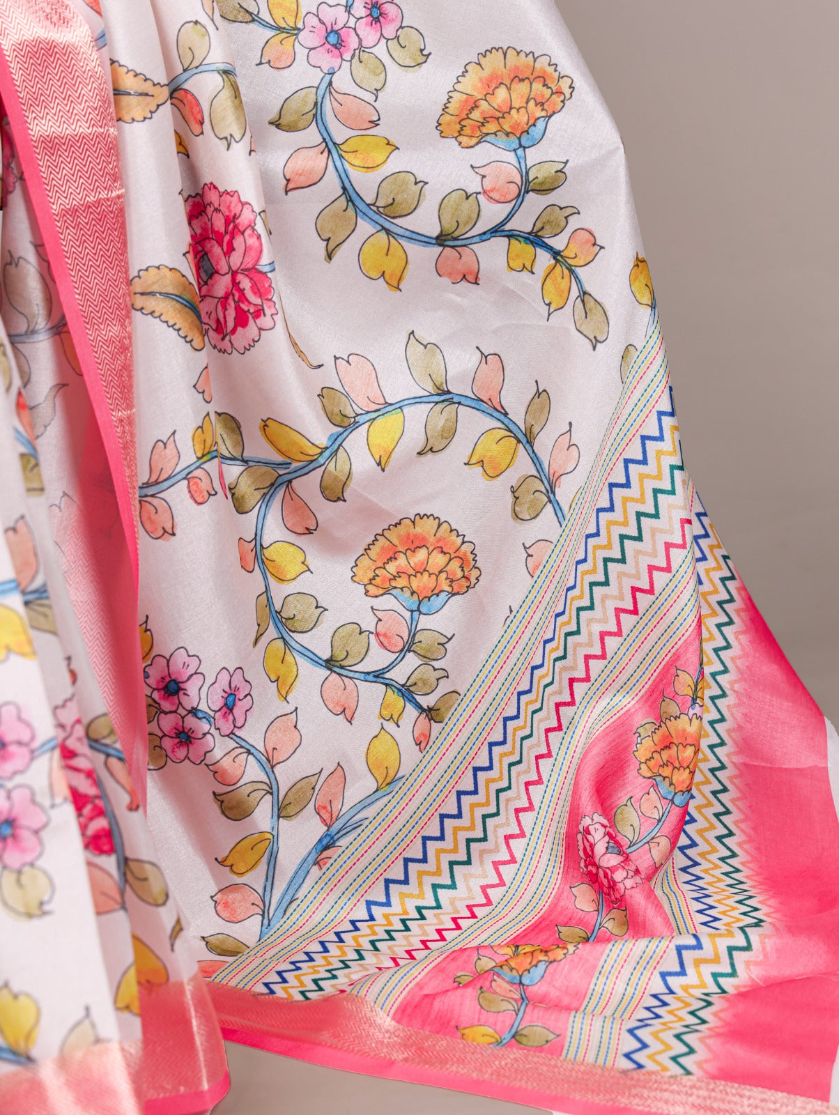 Floral Printed Soft Silk Saree with Contrast Border.