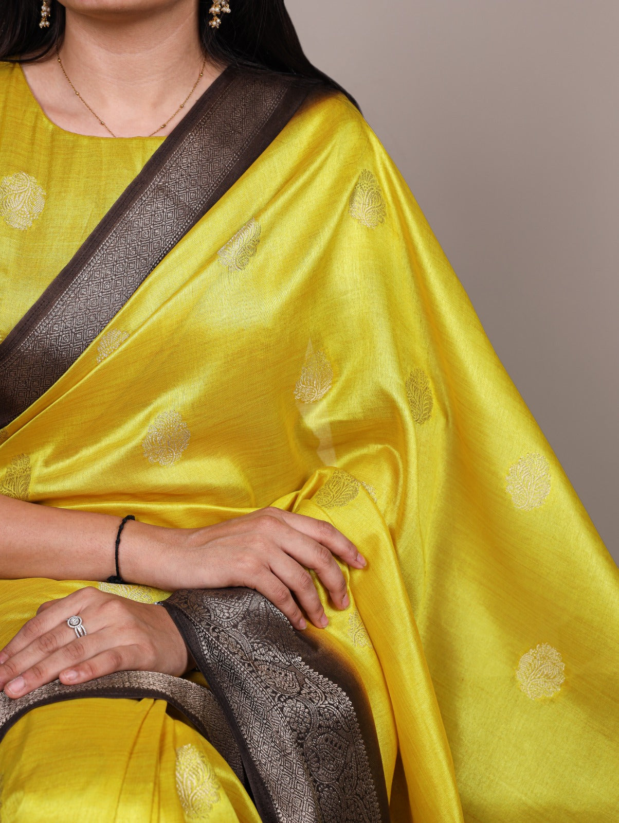 Elegant Banarasi Silk Blend Saree with Woven Zari Motifs.