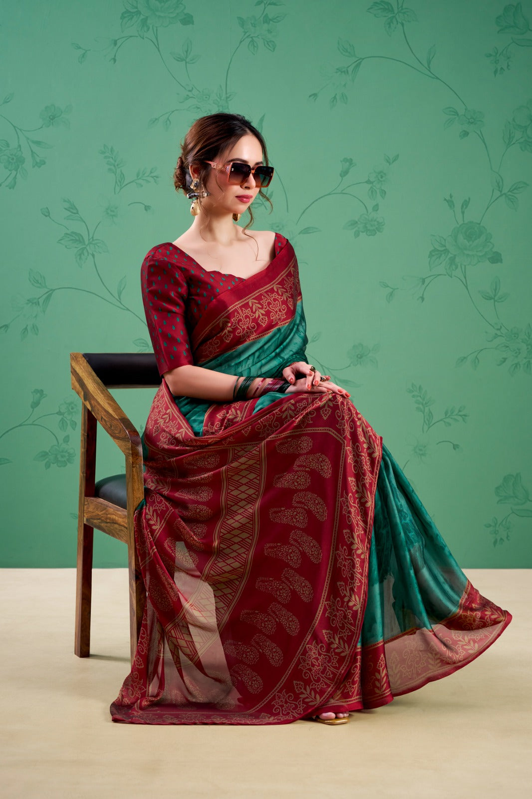 Elegant Ethnic Saree with Rich Woven Border Design.