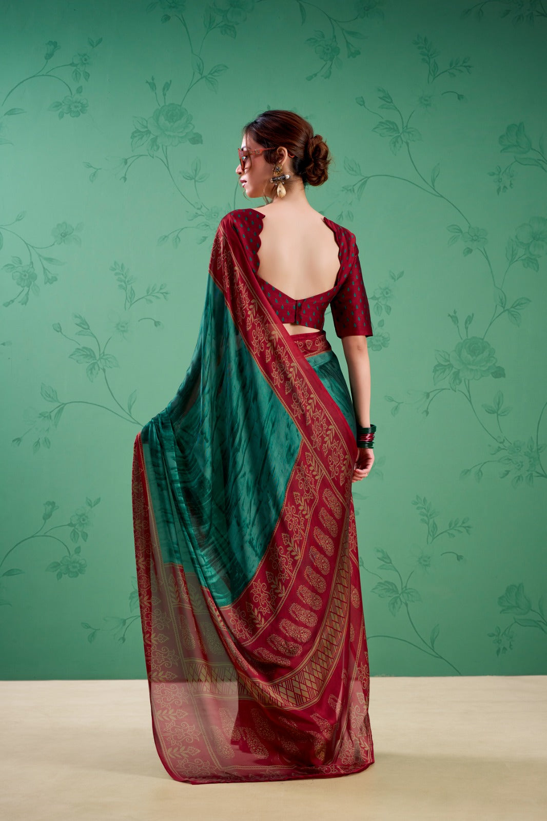 Elegant Ethnic Saree with Rich Woven Border Design.