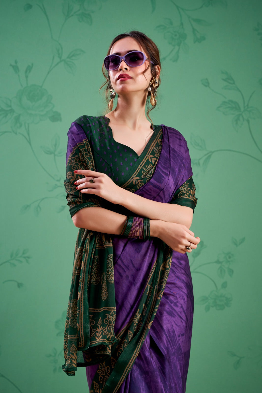 Elegant Ethnic Saree with Rich Woven Border Design.