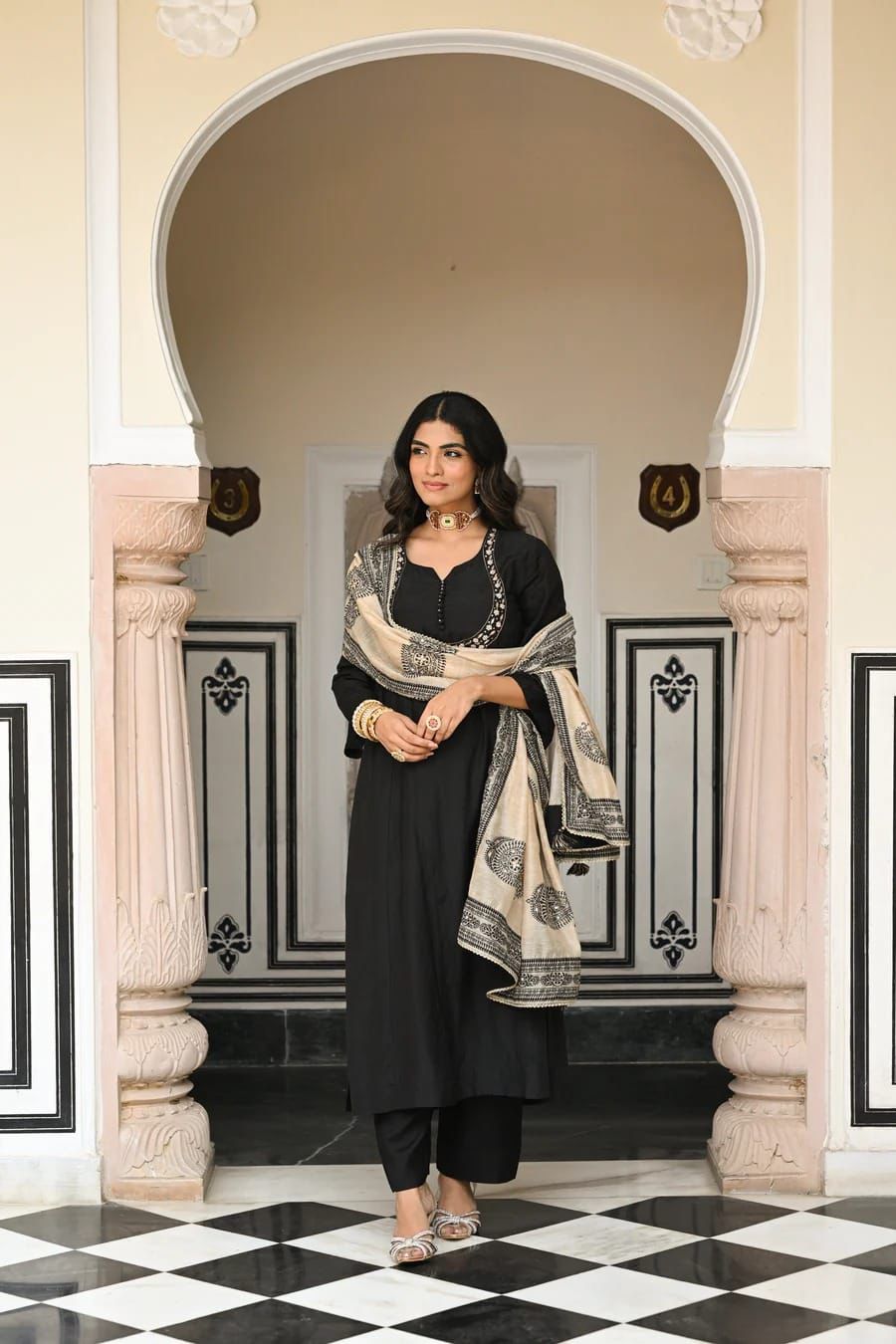 Women's Ethnic Kurta Palazzo Set with Dupatta.