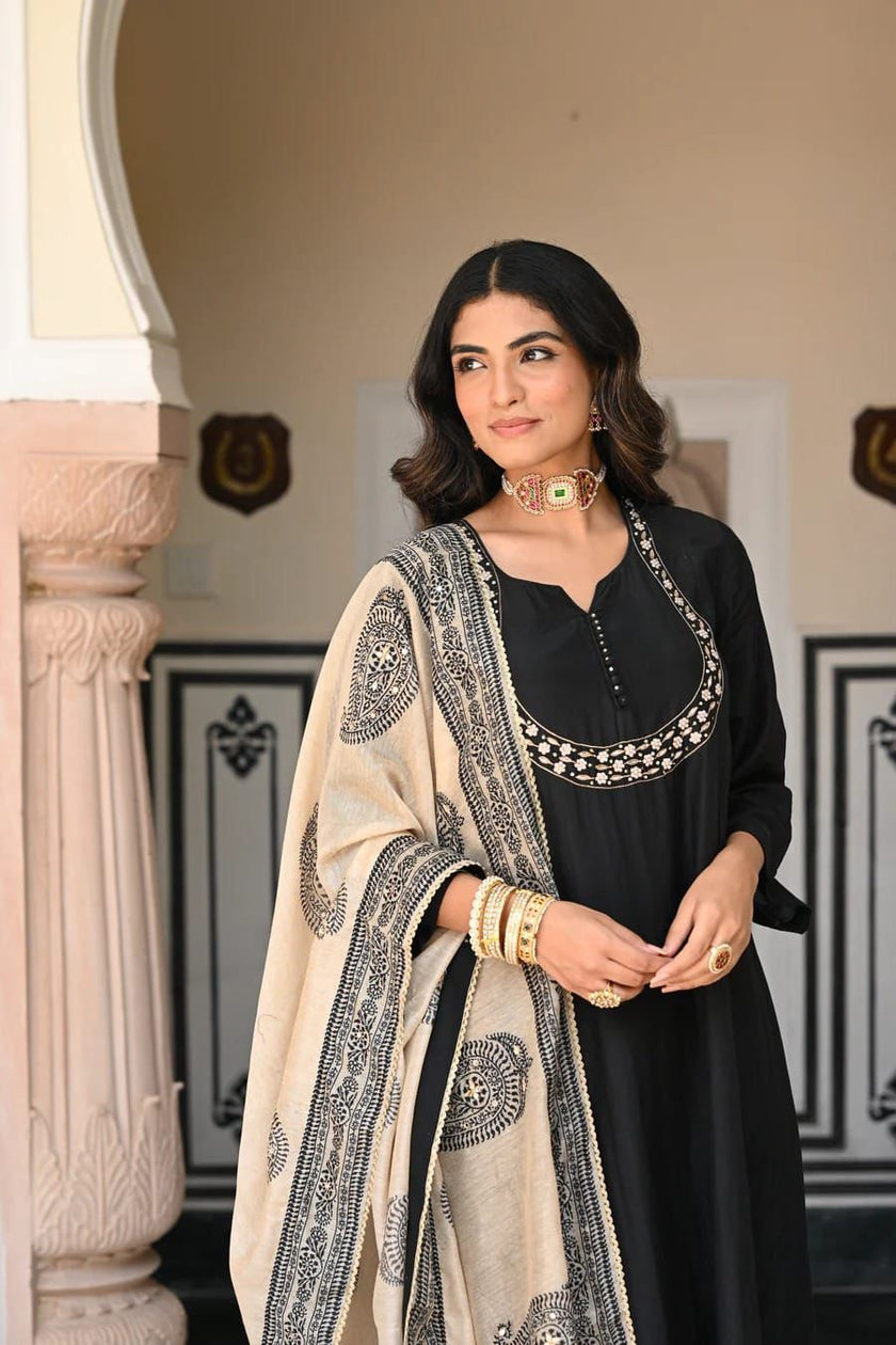 Women's Ethnic Kurta Palazzo Set with Dupatta.