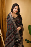 Premium Silk Saree with Floral Pallu Design.