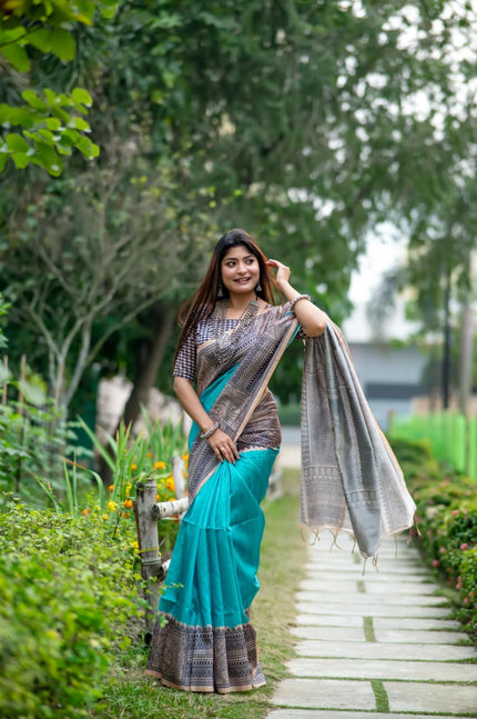Stylish Saree with Traditional Woven Pallu Design.