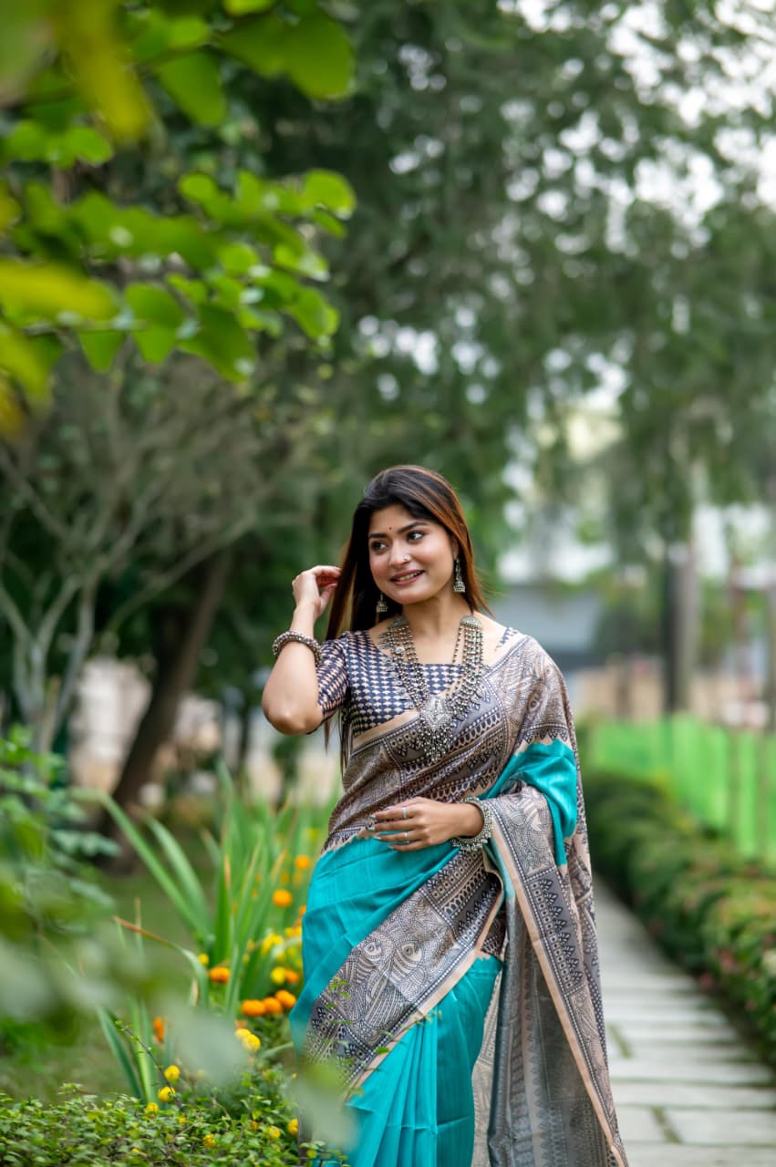 Stylish Saree with Traditional Woven Pallu Design.