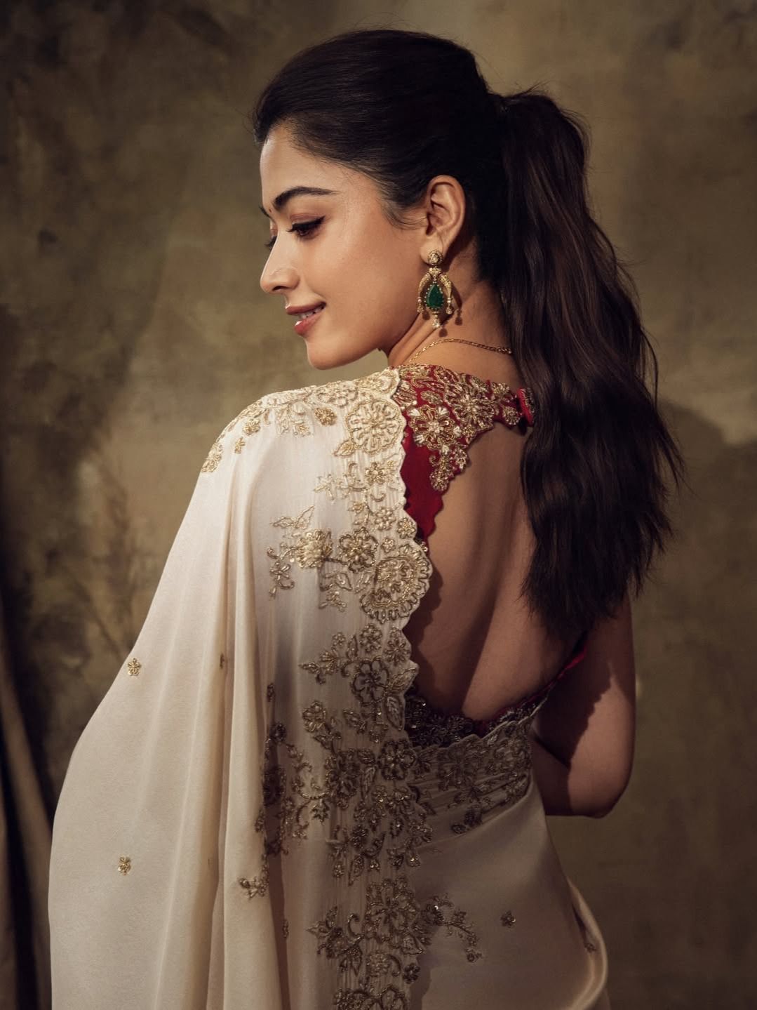 Designer Wedding Special Saree Perfect For Party Wear & Festive Occasion.