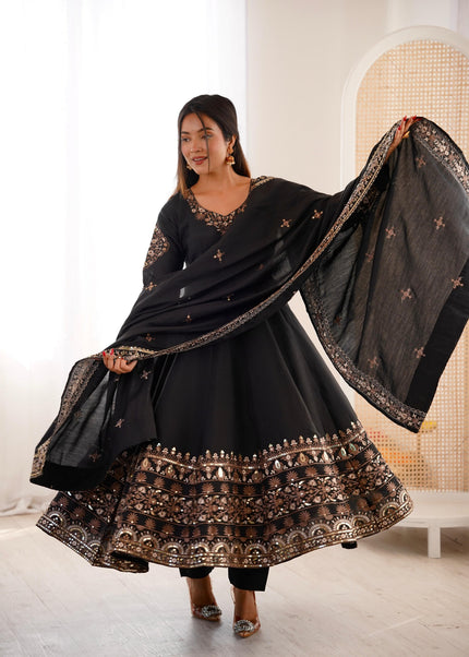 Premium Quality Ethnic Anarkali Suit With Elegant Dupatta For Wedding & Festive Fashion .