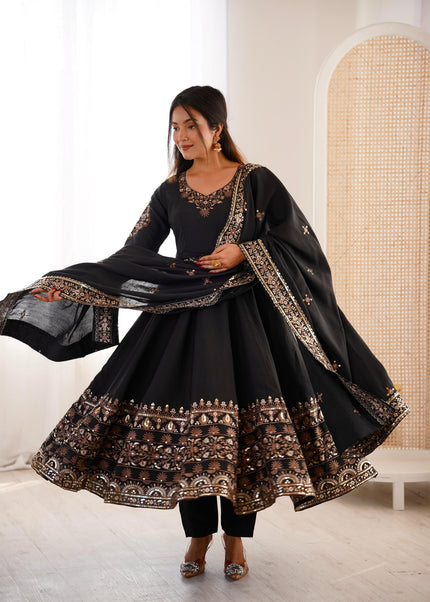 Premium Quality Ethnic Anarkali Suit With Elegant Dupatta For Wedding & Festive Fashion .