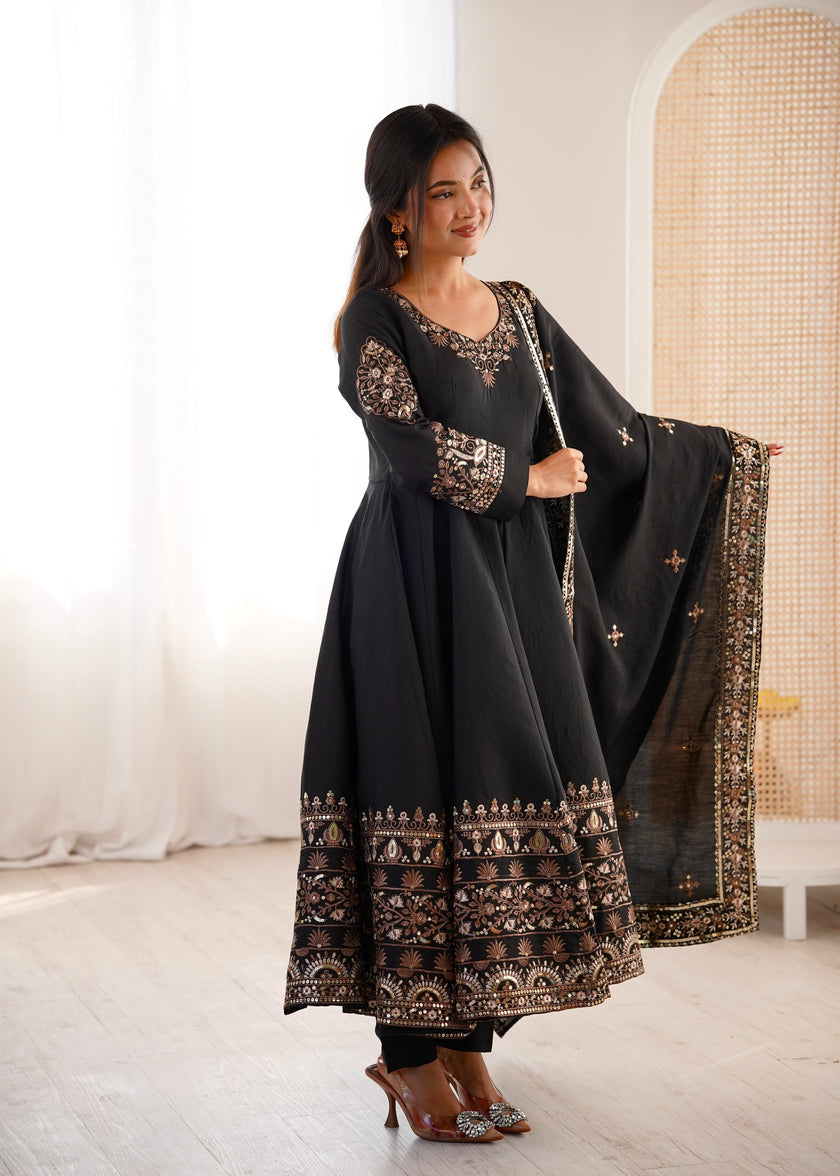 Premium Quality Ethnic Anarkali Suit With Elegant Dupatta For Wedding & Festive Fashion .