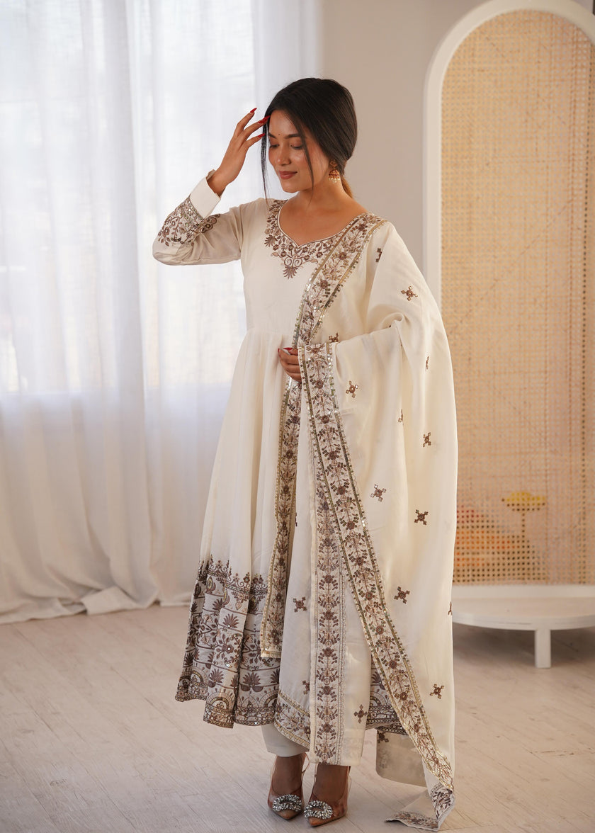 Premium Quality Ethnic Anarkali Suit With Elegant Dupatta For Wedding & Festive Fashion .