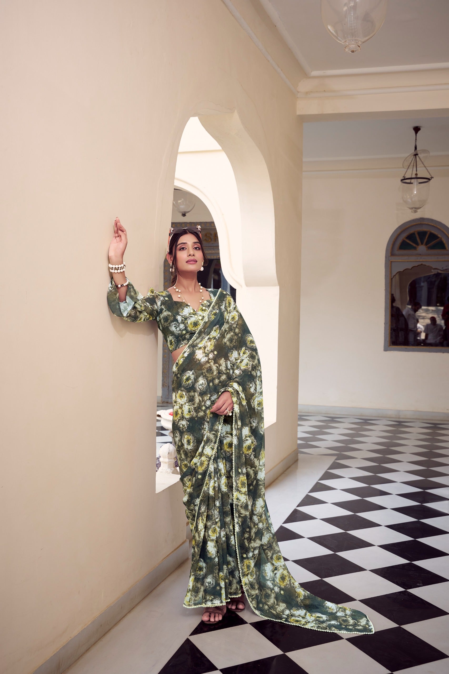 Elegant Floral Printed Party Wear Saree.