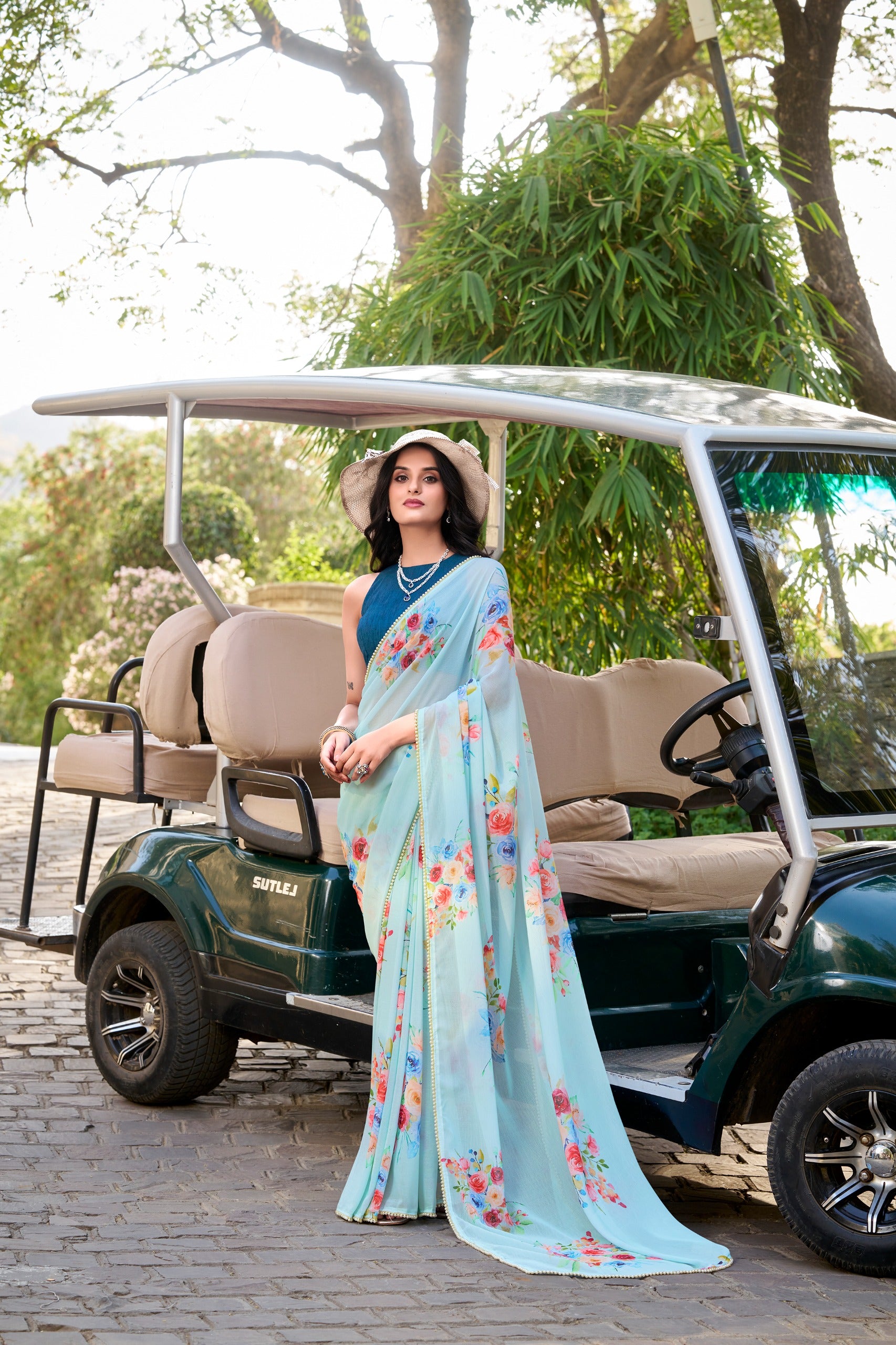 Women's Floral Print Georgette Saree with Unstitched Blouse Piece.