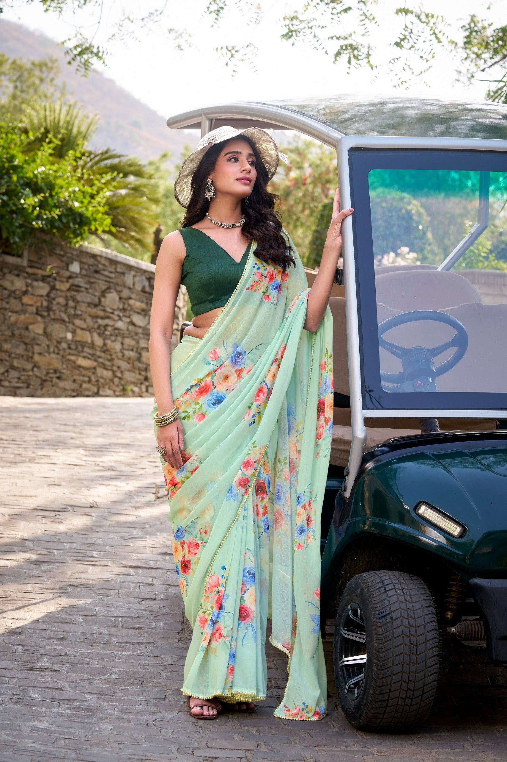 Women's Floral Print Georgette Saree with Unstitched Blouse Piece.