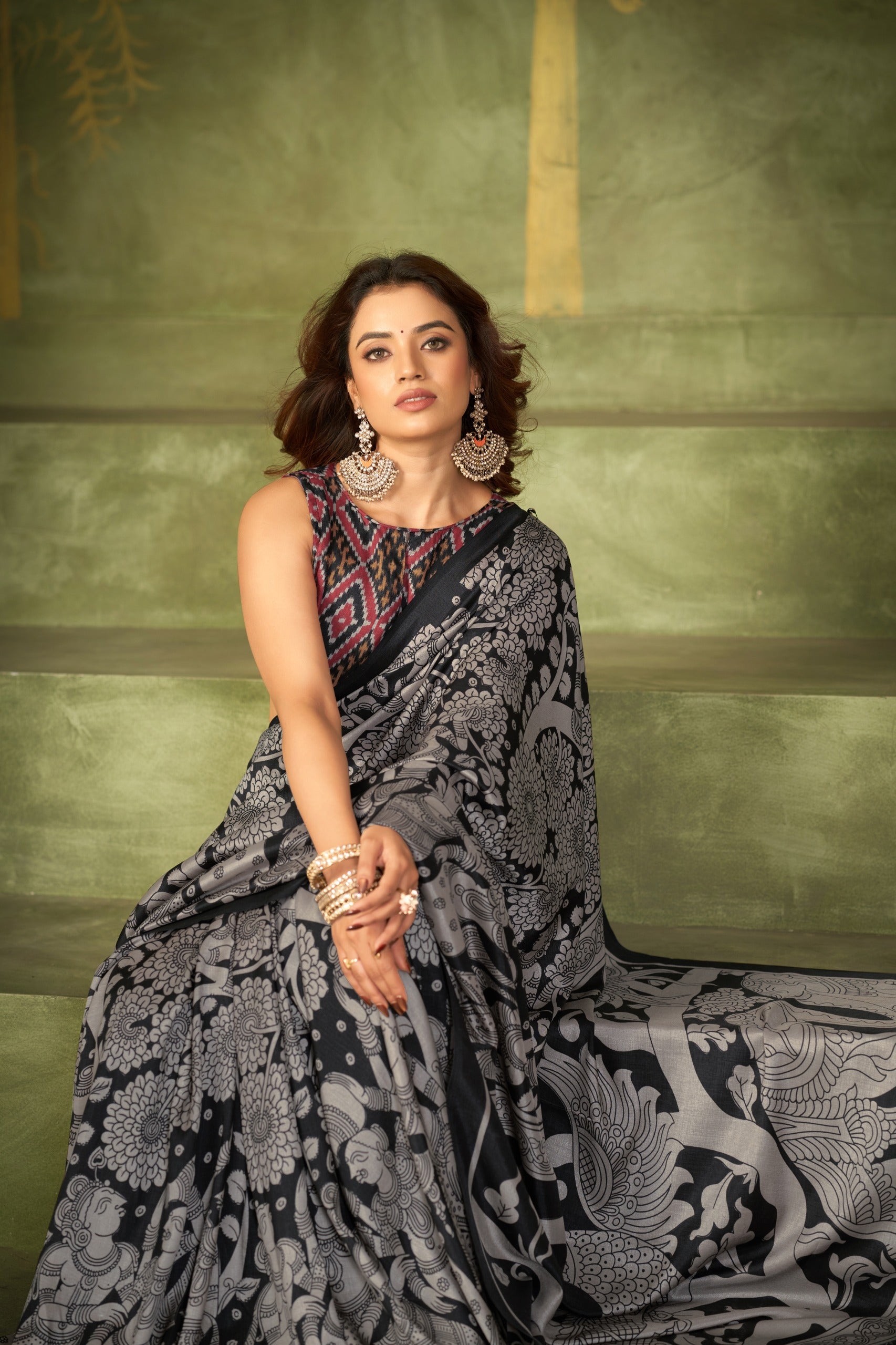 Women's Kalamkari Style Printed Saree with Contrast Border