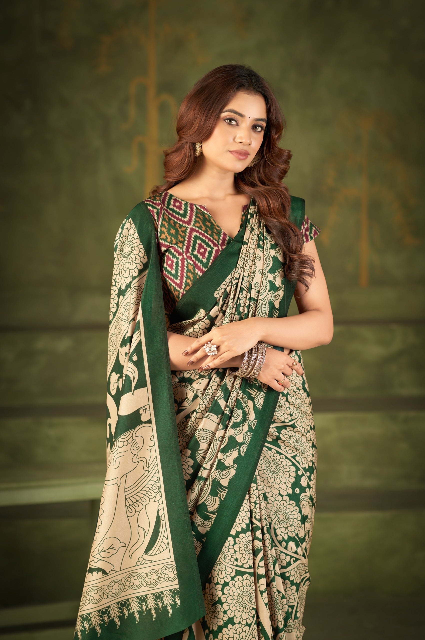 Women's Kalamkari Style Printed Saree with Contrast Border