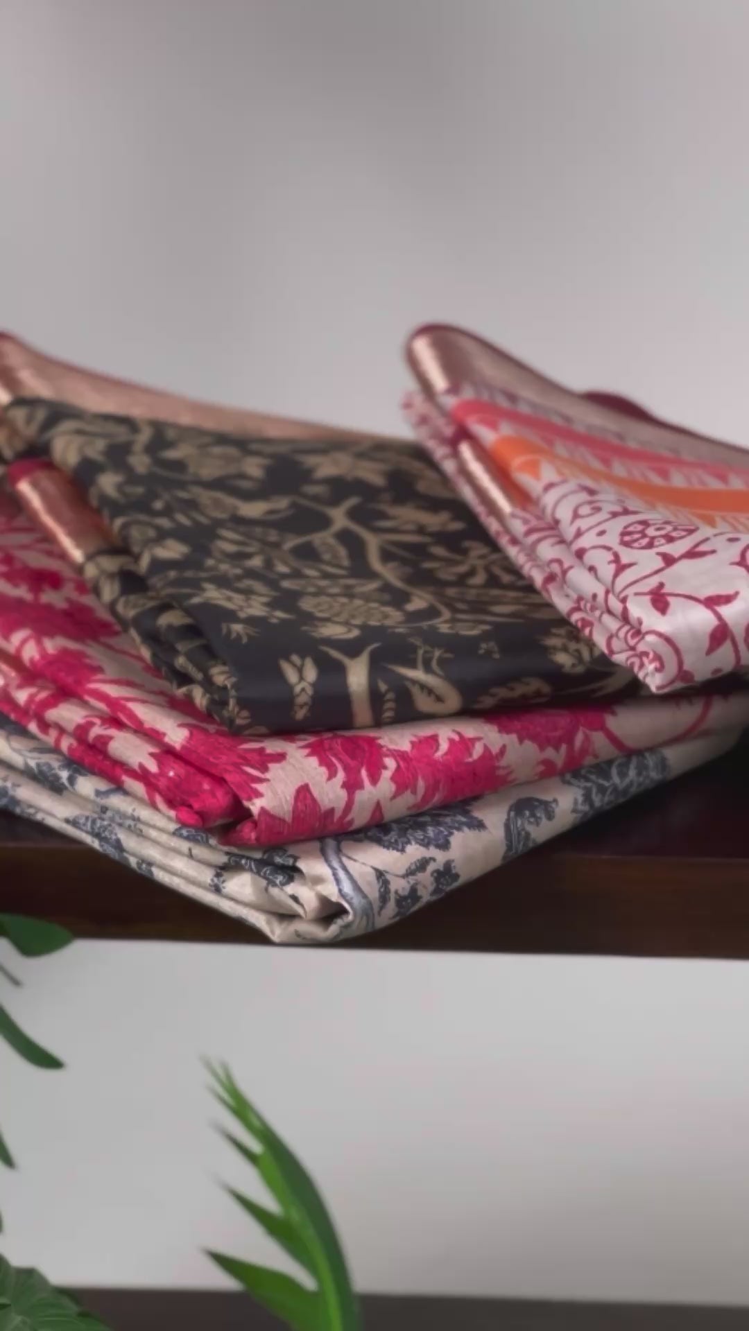 Designer Floral Woven Saree with Classic Border & Pallu.